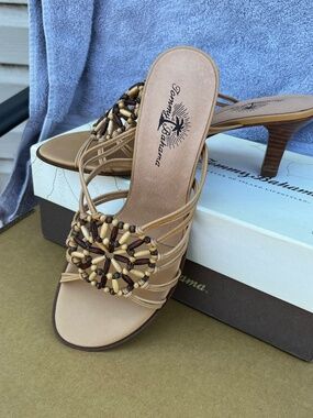 Tommy Bahama strappy beaded sandals Size 6 1/2